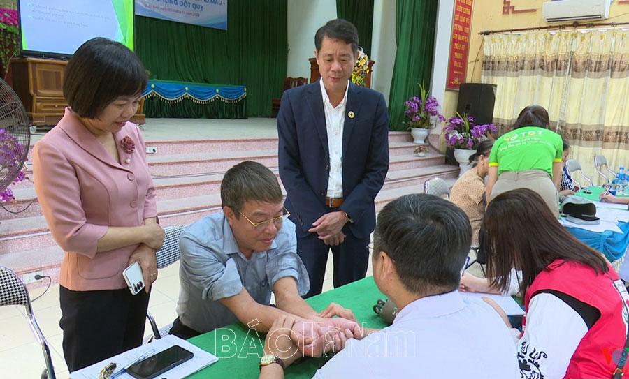 Khám bệnh, tư vấn sức khỏe, cấp thuốc miễn phí cho hộ nghèo, hoàn cảnh khó khăn