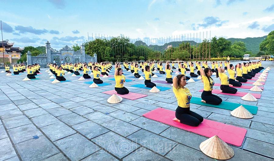 Sôi nổi phong trào luyện tập yoga