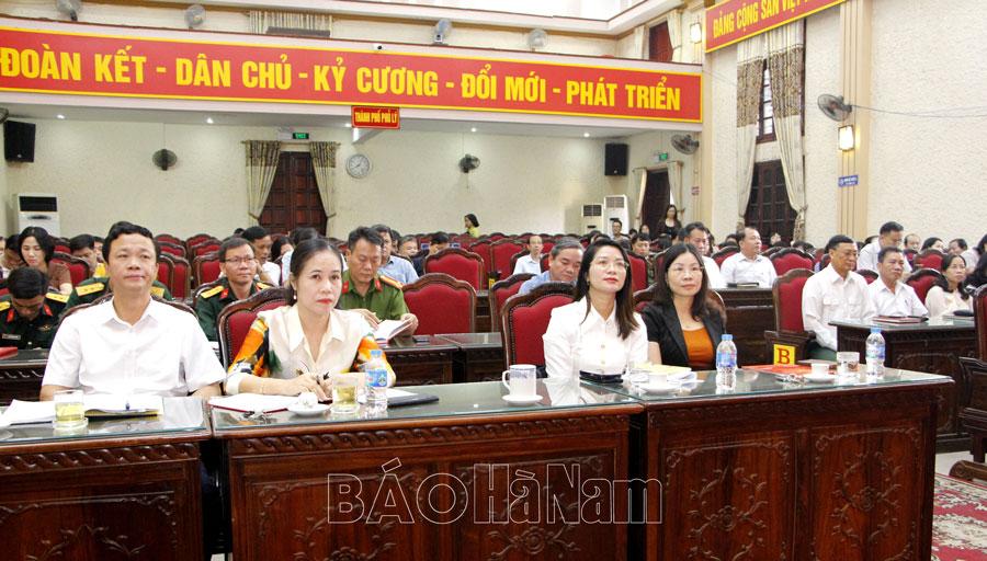 Thành ủy Phủ Lý khai mạc hội nghị bồi dưỡng chuyên đề lịch sử Đảng “Đảng ta thật là vĩ đại”