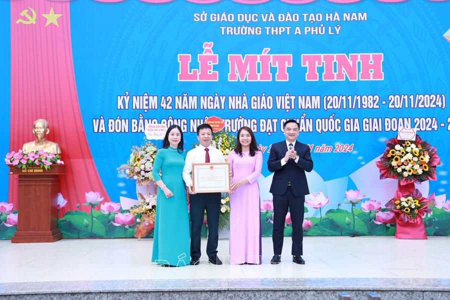 Trường THPT A Phủ Lý kỷ niệm 42 năm Ngày Nhà giáo Việt Nam