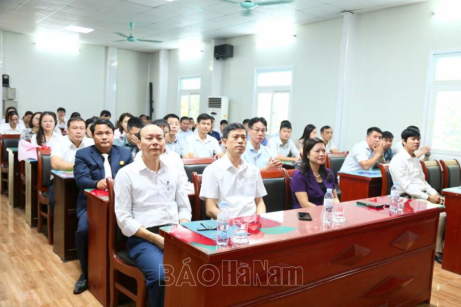 Đảng ủy Khối doanh nghiệp tỉnh bế giảng lớp bồi dưỡng lý luận chính trị dành cho đảng viên mới