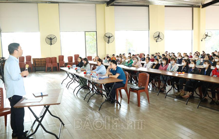 Tuyên truyền, phổ biến Luật BHXH, BHYT, BHTN cho gần 200 công nhân lao động