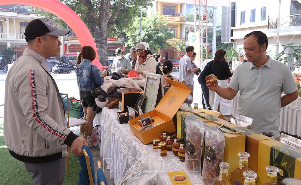 Đẩy mạnh xúc tiến thương mại, khơi thông thị trường tiêu thụ nông sản