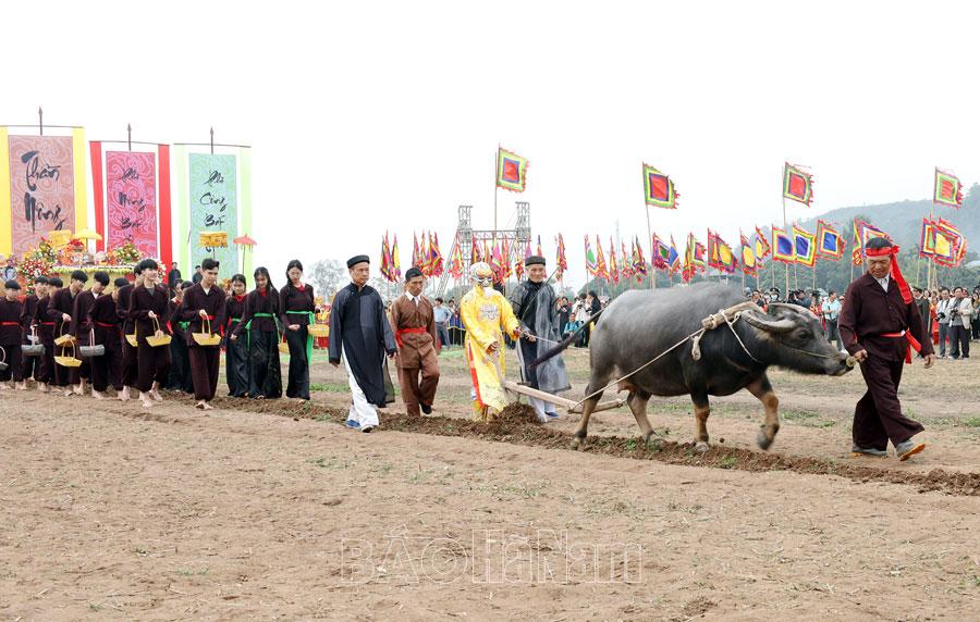 “Văn hóa và con người Duy Tiên” - Cuốn sách hay về vùng đất núi Đọi, sông Châu