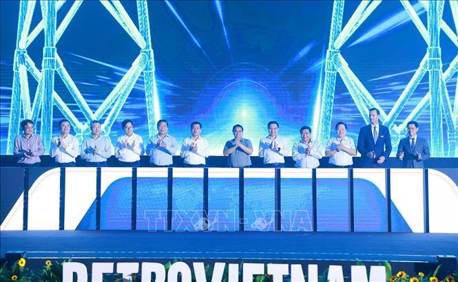 Thủ tướng: Nhanh chóng làm chủ công nghệ, phát triển công nghiệp năng lượng tái tạo