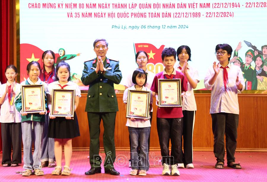 Thành đoàn Phủ Lý tổ chức thi kể chuyện về hình ảnh "Bộ đội Cụ Hồ"