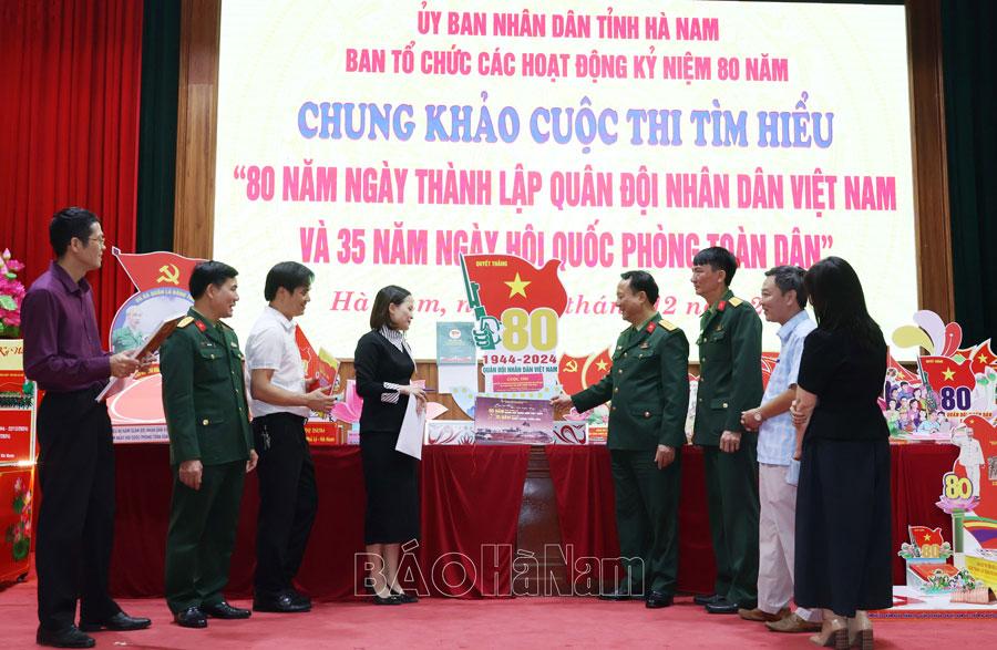 Chung khảo Cuộc thi tìm hiểu 80 năm Ngày thành lập Quân đội nhân dân Việt Nam và 35 năm Ngày hội Quốc phòng toàn dân