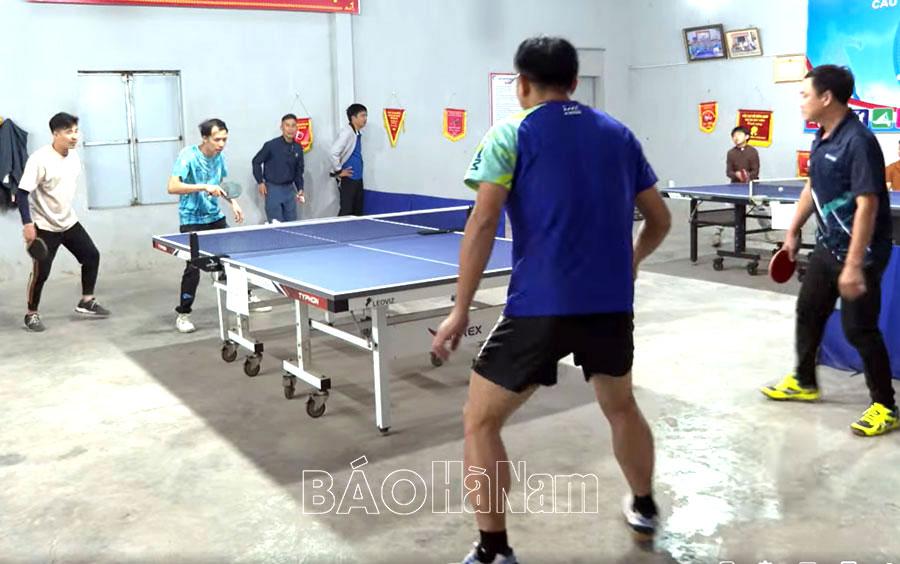 Thị trấn Kiện Khê tổ chức Giải bóng bàn chào mừng kỷ niệm Ngày thành lập Quân đội nhân dân Việt Nam