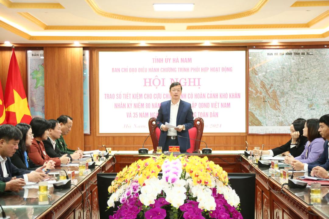 Ban Chỉ đạo điều hành Chương trình phối hợp hoạt động tỉnh trao sổ tiết kiệm tặng cựu chiến binh hoàn cảnh khó khăn