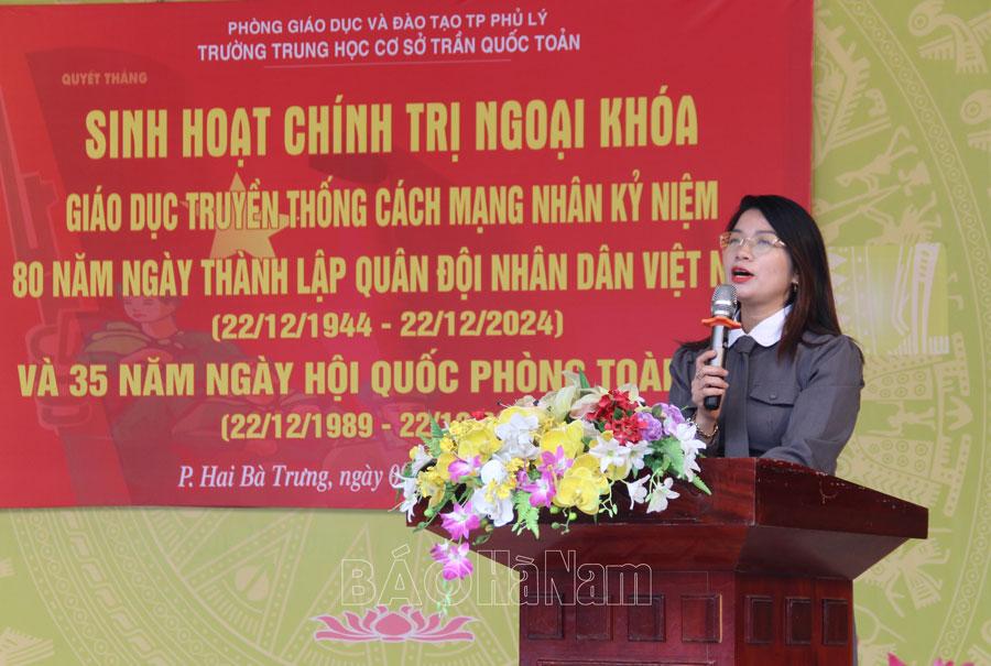 Trường THCS Trần Quốc Toản tuyên truyền về truyền thống 80 năm Quân đội nhân dân Việt Nam