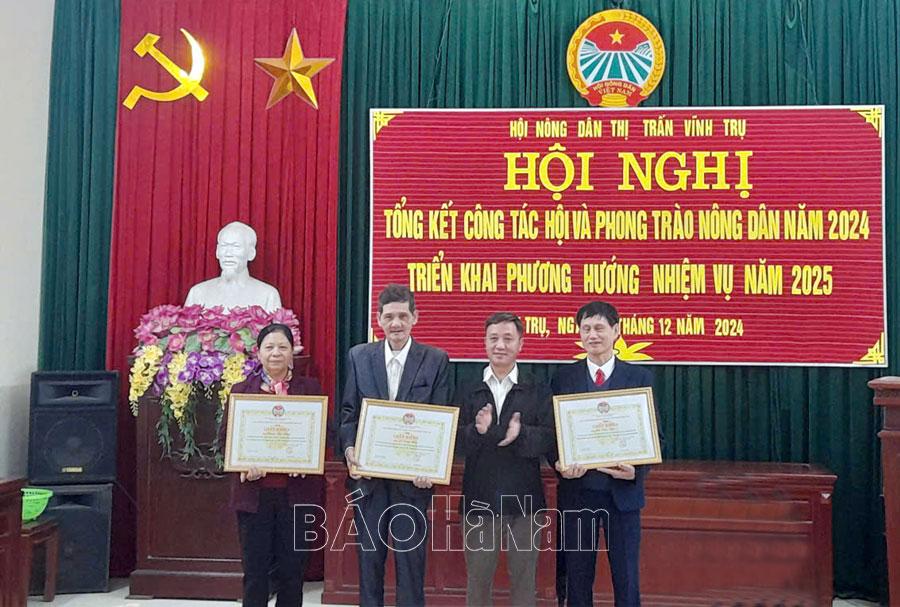 Hội Nông dân thị trấn Vĩnh Trụ nhận ủy thác trên 17,7 tỷ đồng cho hội viên vay phát triển kinh tế