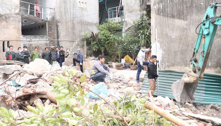 Cục Thi hành án dân sự tỉnh tổ chức thi hành bản án dân sự thu hồi đất tại phường Lê Hồng Phong