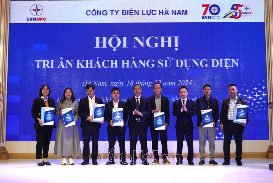 PC Hà Nam tổ chức hội nghị tri ân khách hàng