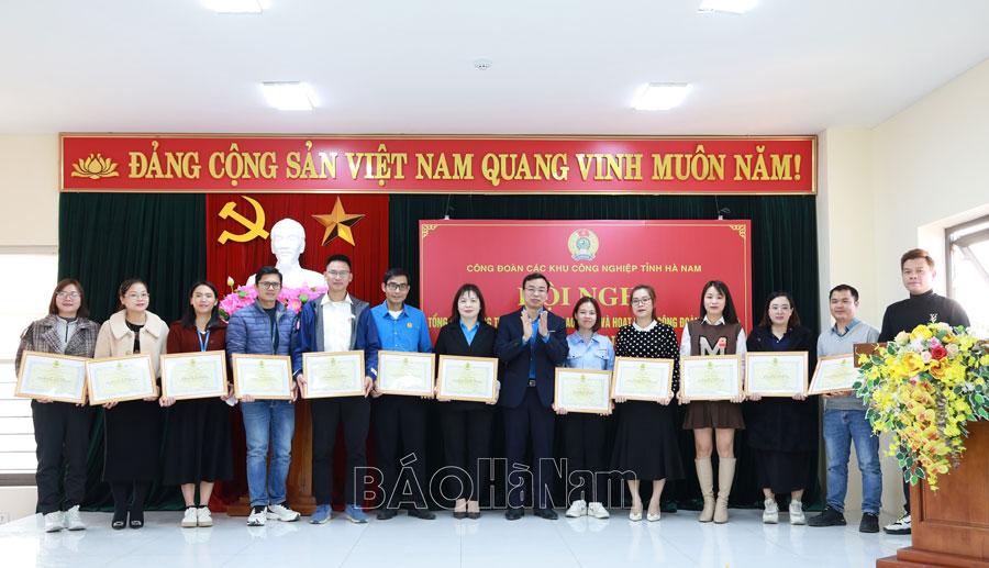 Gần 3 tỷ đồng hỗ trợ đoàn viên công đoàn và người lao động trong các khu công nghiệp