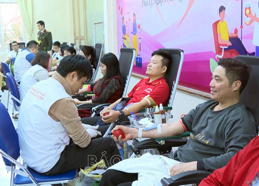 Thành phố Phủ Lý thu được 656 đơn vị máu tại Lễ hội Xuân hồng 2025