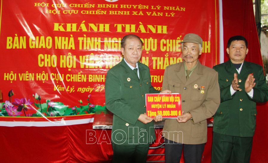 Hội Cựu chiến binh huyện Lý Nhân bàn giao nhà “Nghĩa tình cựu chiến binh”