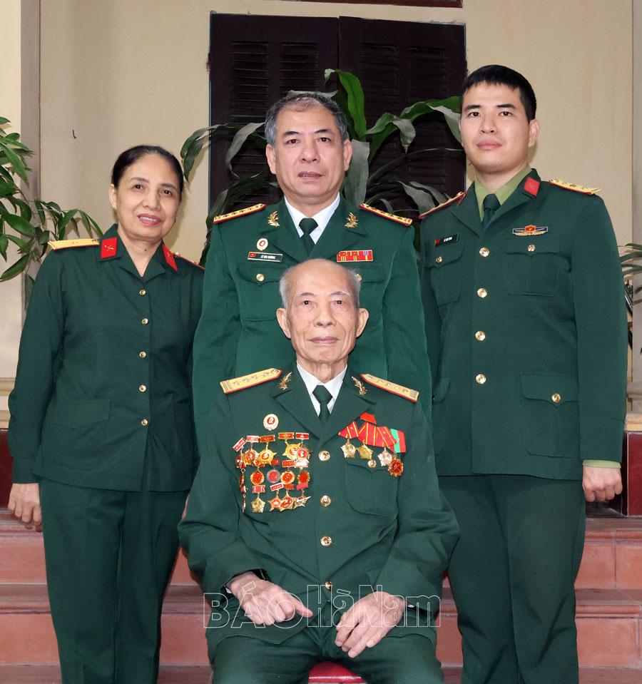 Tự hào là gia đình có ba thế hệ phục vụ trong quân đội