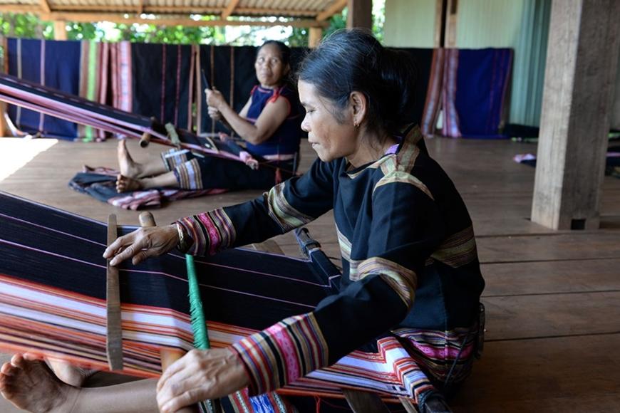 Cuộc xâm lăng tĩnh lặng - Bài 3: Quốc gia có nền văn hóa vững chắc sẽ vượt qua mọi thử thách (Tiếp theo và hết)