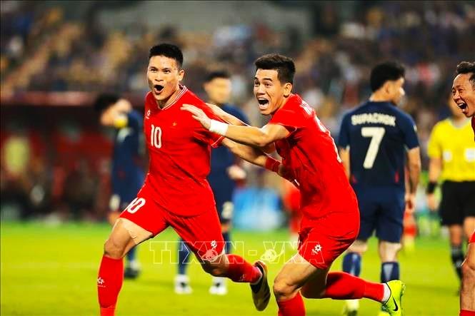 Việt Nam nâng cúp vô địch ASEAN Cup 2024 ngay trên đất Thái Lan