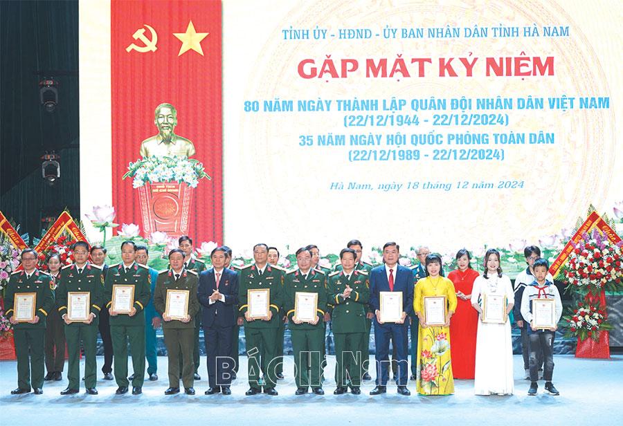 Người giành giải Nhất cuộc thi tìm hiểu truyền thống Quân đội nhân dân Việt Nam