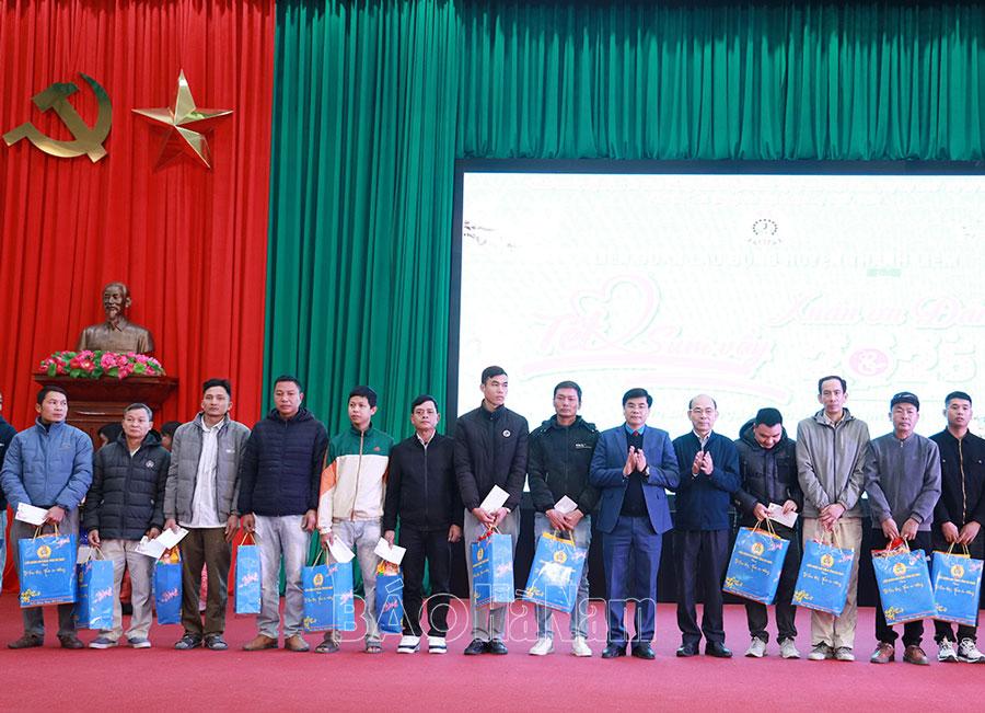 LĐLĐ huyện Thanh Liêm tổ chức Chương trình “Tết sum vầy - Xuân ơn Đảng”