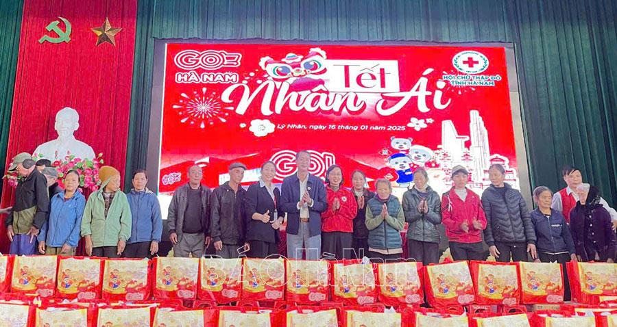 Siêu thị GO! Hà Nam tặng 100 suất quà Tết cho các hộ có hoàn cảnh khó khăn tại huyện Lý Nhân