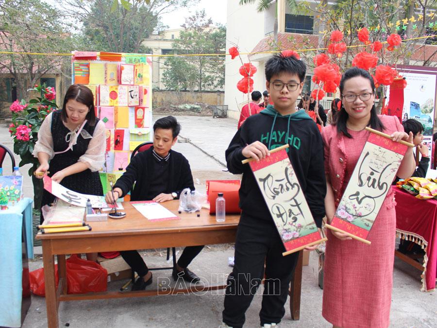 Trường THCS& THPT Nguyễn Tất Thành tổ chức Chương trình Dạ hội Chào Xuân 2025