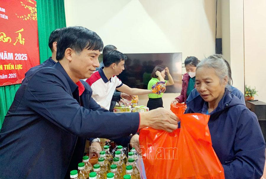 Tổ chức “Chợ Tết Nhân ái” nhân dịp Xuân Ất Tỵ 2025 tại xã Mộc Hoàn