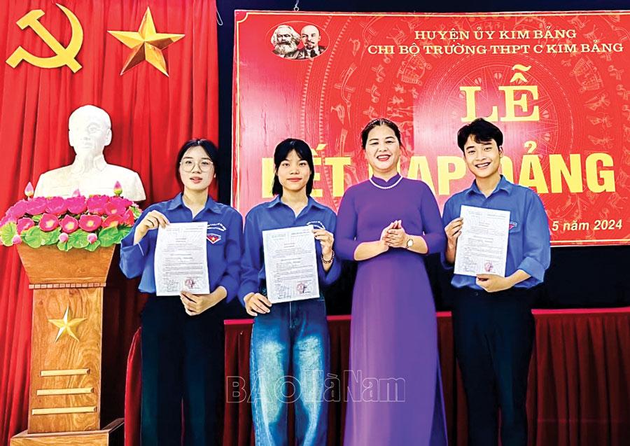 Gieo "hạt giống đỏ", ươm "mầm xanh" cho Đảng