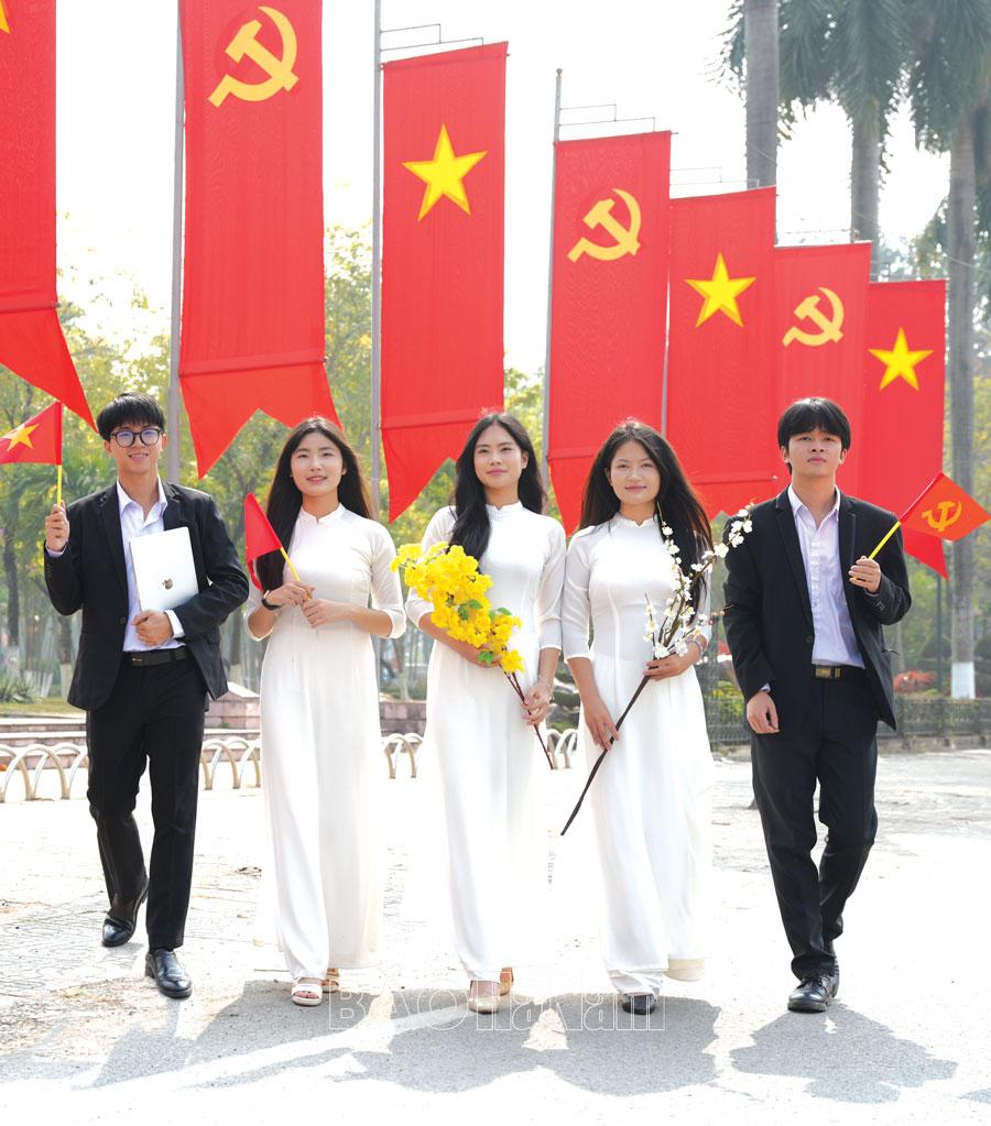 Đảng nâng ta lên tầm cao của Đảng