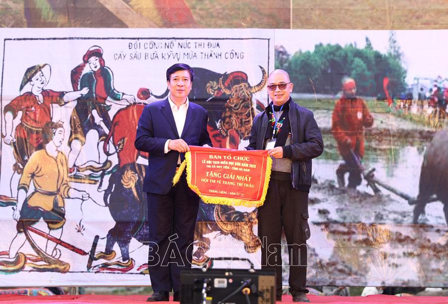 Hội thi vẽ trang trí trâu Lễ hội Tịch điền 2025