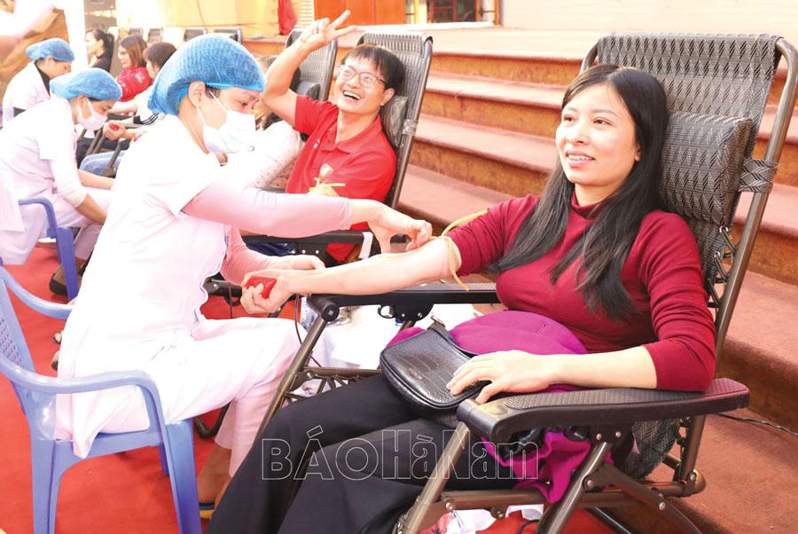 Lan tỏa nét đẹp hiến máu cứu người