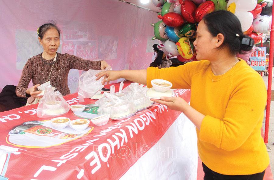 Độc đáo tục làm bánh giầy và chè kho ở Đọi Tam