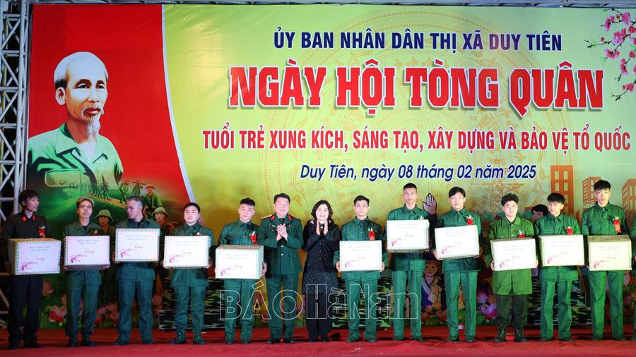 Thị xã Duy Tiên tổ chức “Ngày hội tòng quân” 2025