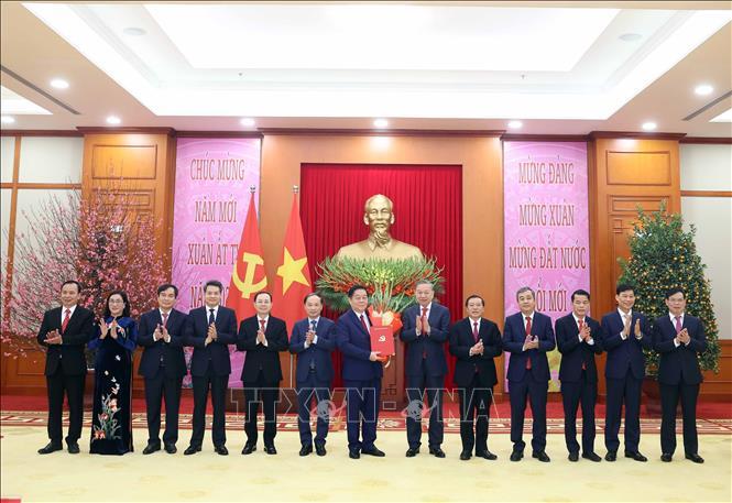 Tinh gọn bộ máy: Sắp xếp tổ chức, bố trí nhân sự bảo đảm đồng bộ trong cả hệ thống chính trị