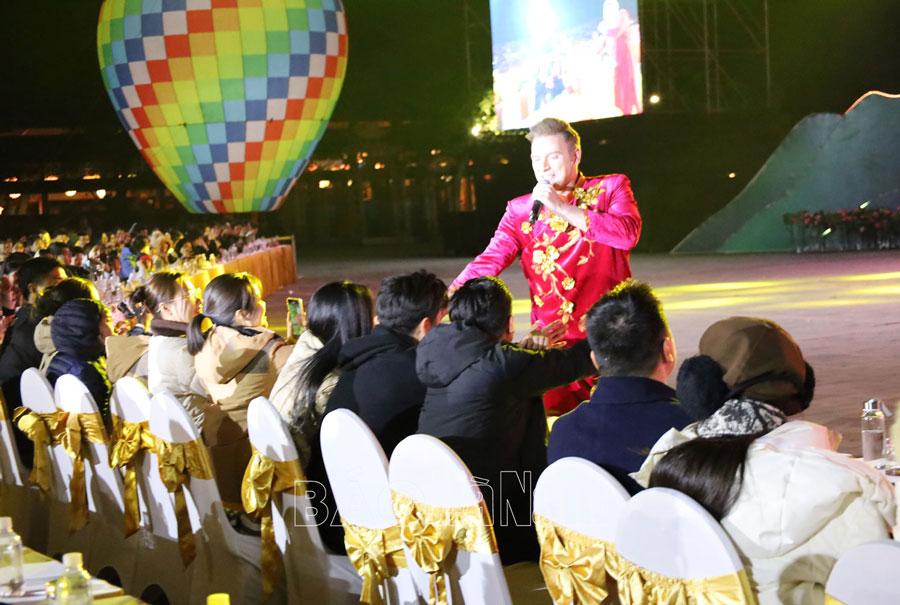 Bùng nổ cảm xúc đêm nhạc hội "Tết Concert Say Hi 2025"