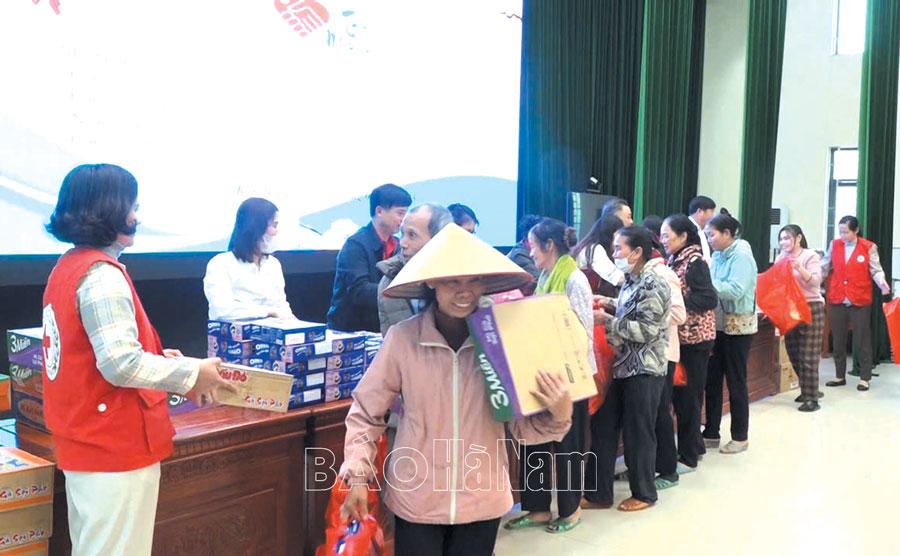 Hội Chữ thập đỏ thị xã Kim Bảng đẩy mạnh các hoạt động nhân đạo, từ thiện
