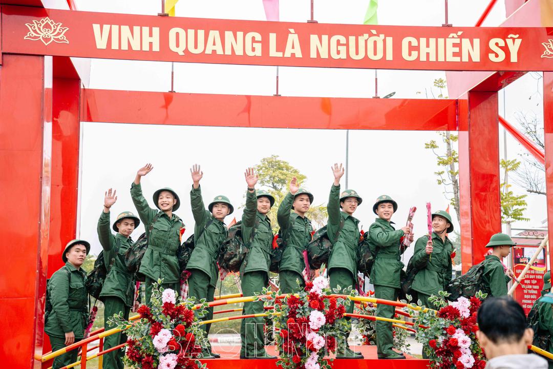 Những khoảnh khắc xúc động tiễn tân binh lên đường nhập ngũ