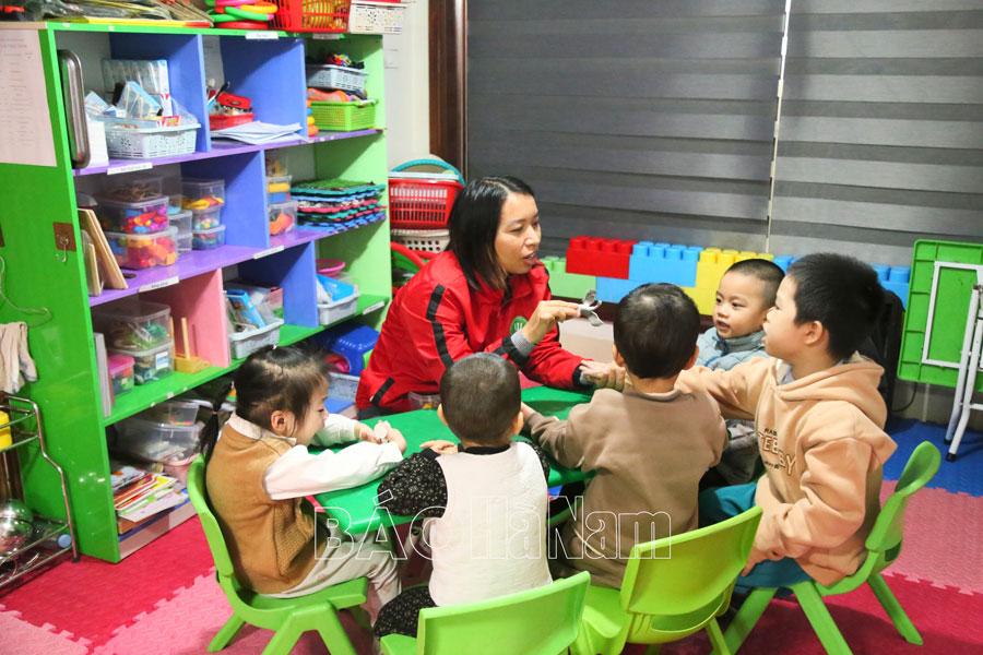 Tâm huyết với nghề dạy trẻ tự kỷ