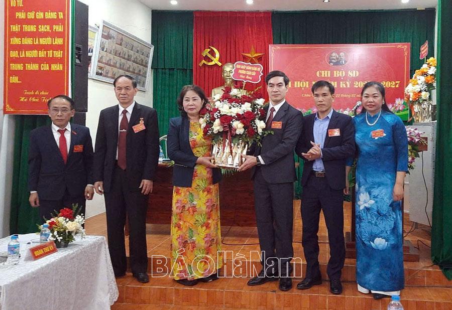 Đại hội Chi bộ 8D phường Châu Cầu nhiệm kỳ 2025 - 2027