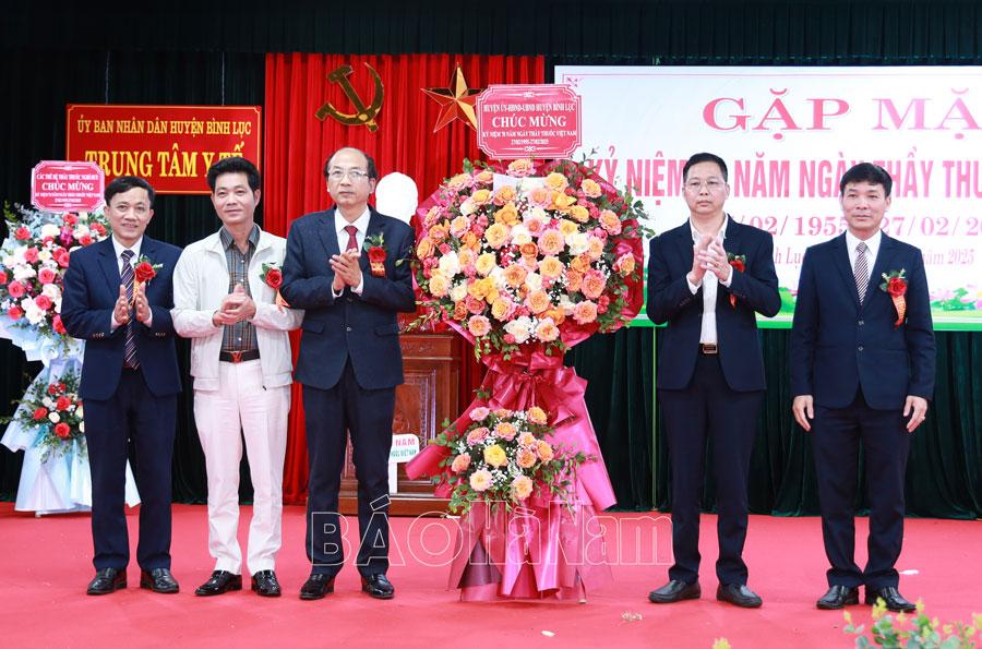 Trung tâm Y tế huyện Bình Lục tổ chức gặp mặt kỷ niệm 70 năm Ngày Thầy thuốc Việt Nam