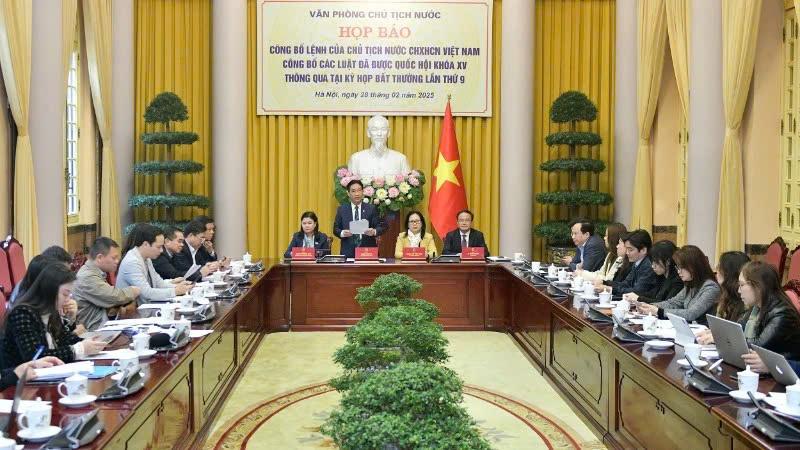 Công bố Lệnh của Chủ tịch nước về ba luật được Quốc hội thông qua tại Kỳ họp bất thường lần thứ 9