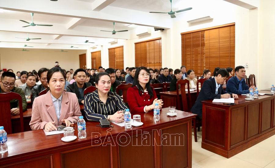 Lý Nhân khai giảng lớp bồi dưỡng lý luận chính trị dành cho đảng viên mới