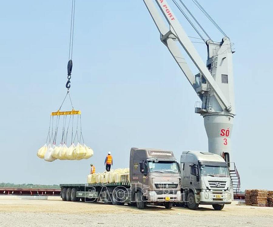 Nỗ lực thực hiện thắng lợi chỉ tiêu về xuất nhập khẩu năm 2025