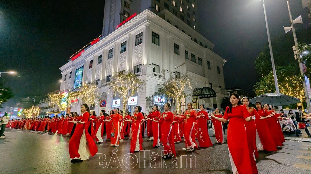 Phụ nữ Hà Nam hưởng ứng Tuần lễ áo dài 2025