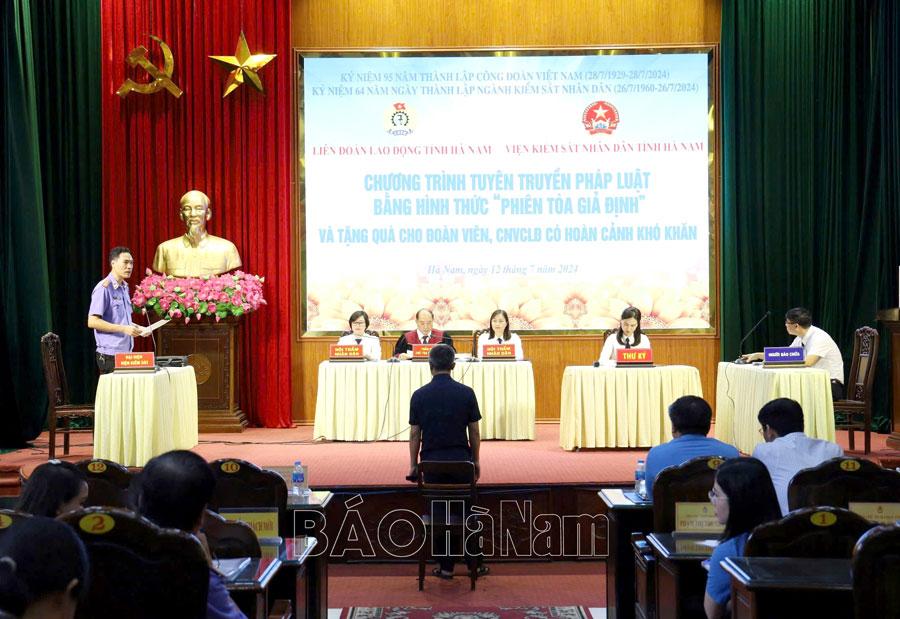 Phát huy vai trò của công nhân, người lao động trong bảo vệ nền tảng tư tưởng của Đảng