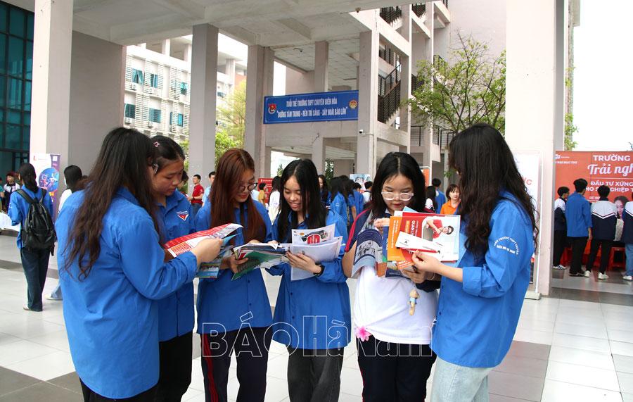 Tư vấn, hướng nghiệp cho học sinh THPT: Cần bám sát yêu cầu thực tiễn