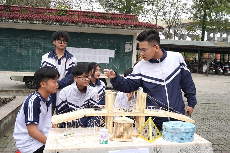 Đẩy mạnh công tác hướng nghiệp để nâng cao hiệu quả phân luồng học sinh