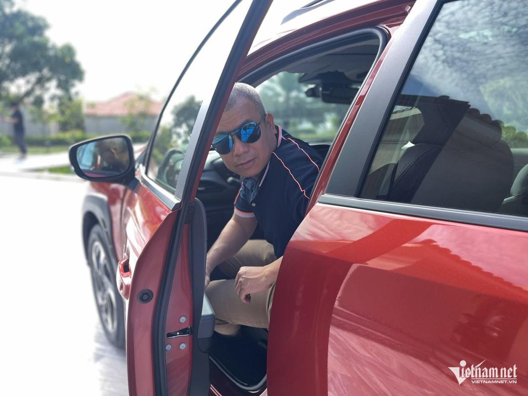 Ba kinh nghiệm để mở cửa ô tô an toàn, tránh gây họa cho xe khác