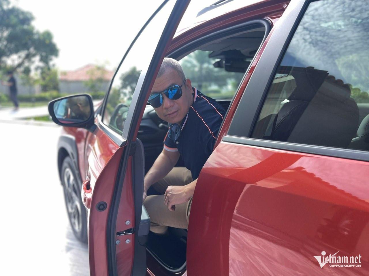 Ba kinh nghiệm để mở cửa ô tô an toàn, tránh gây họa cho xe khác